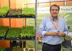 Roland Kersten van Fleurolex Vitroplus Productions sprl was aanwezig om zijn jonge planten te promoten.